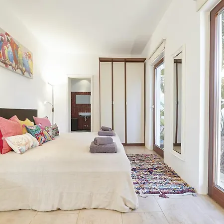 Villa Cozy With View Santa Eularia des Riu